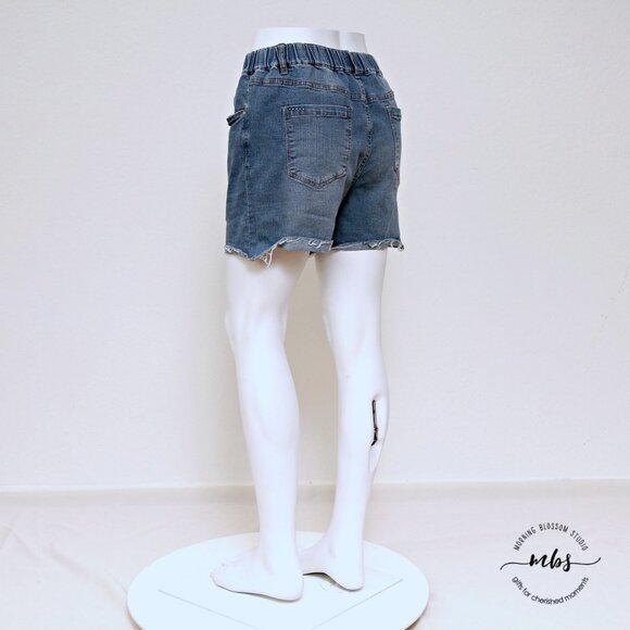 Blank NYC Elastic Waistband High Rise Distressed Frayed Hem Denim Shorts - Picture 3 of 7